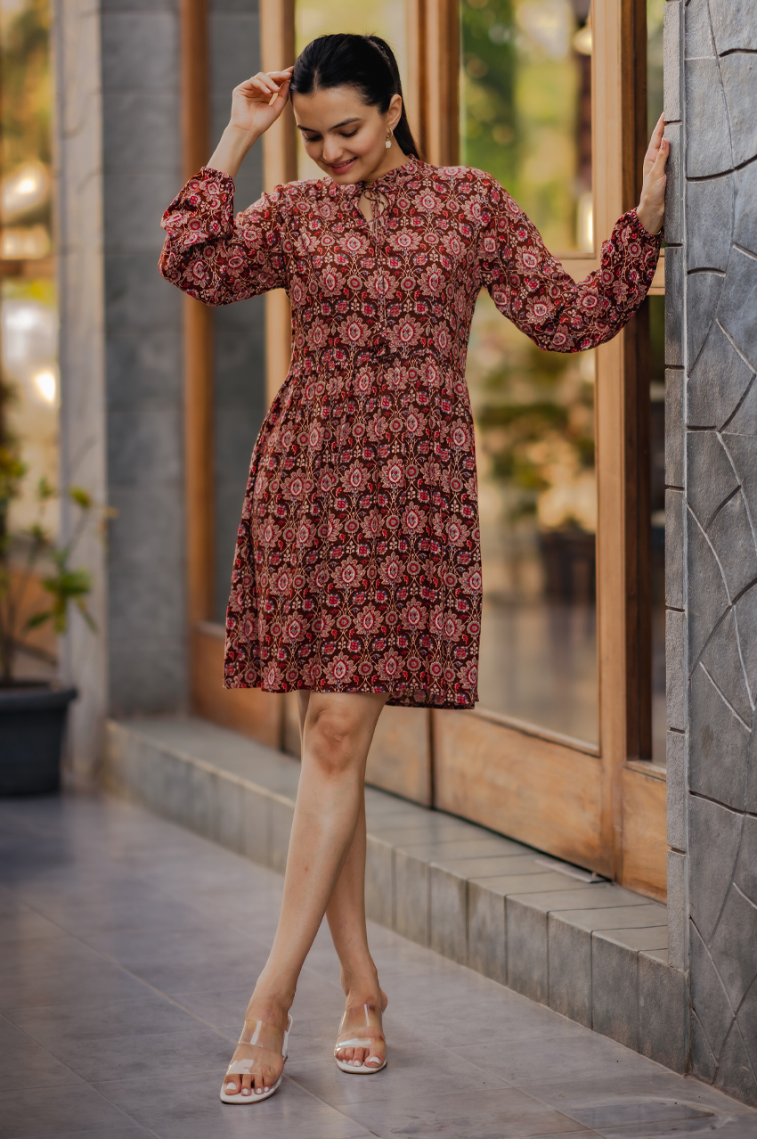 comfortable-foil-print-midi-dress-influencer-style-influencers-style