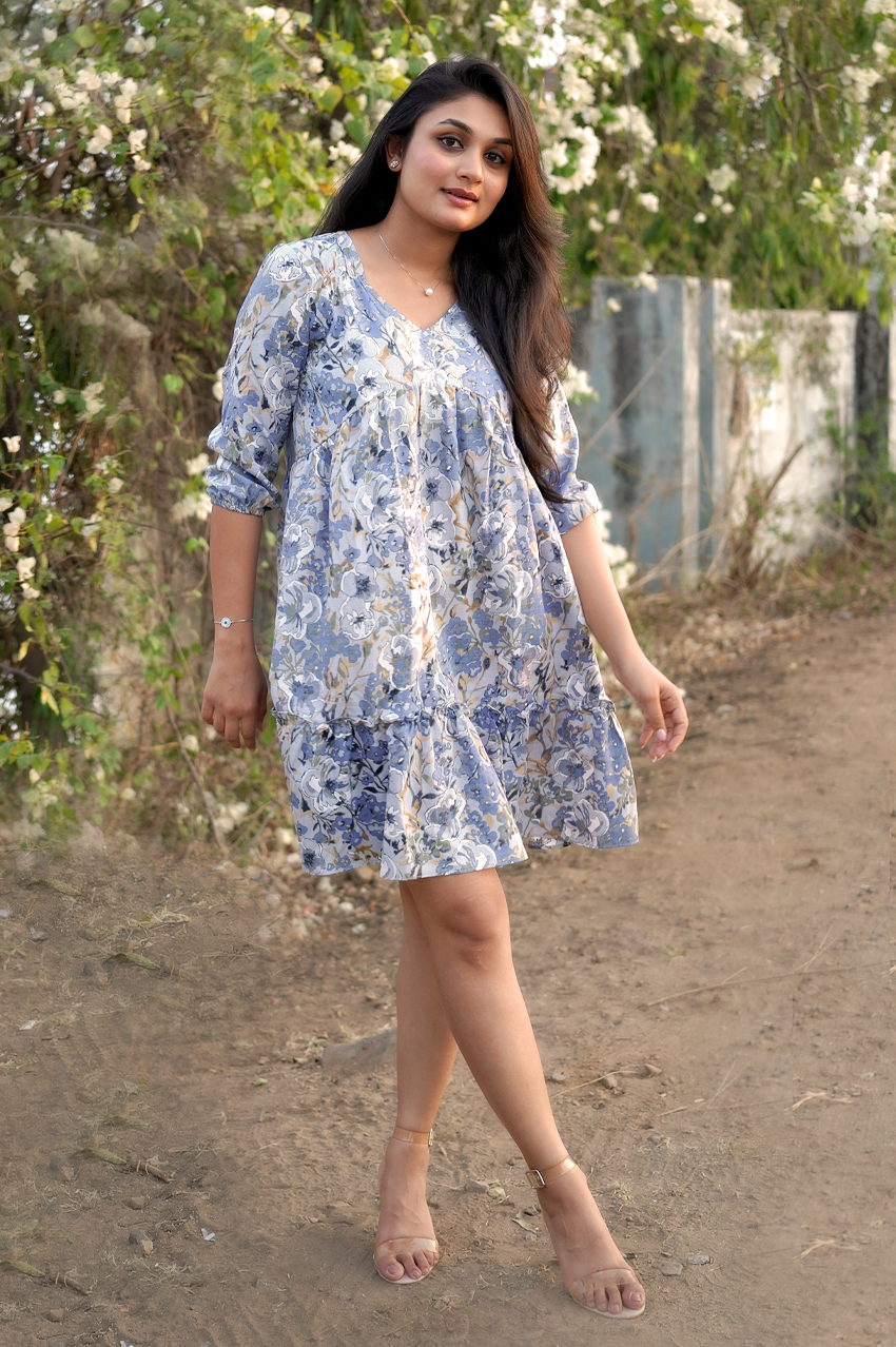 blue-floral-v-neck-mini-dresses-influencers-style