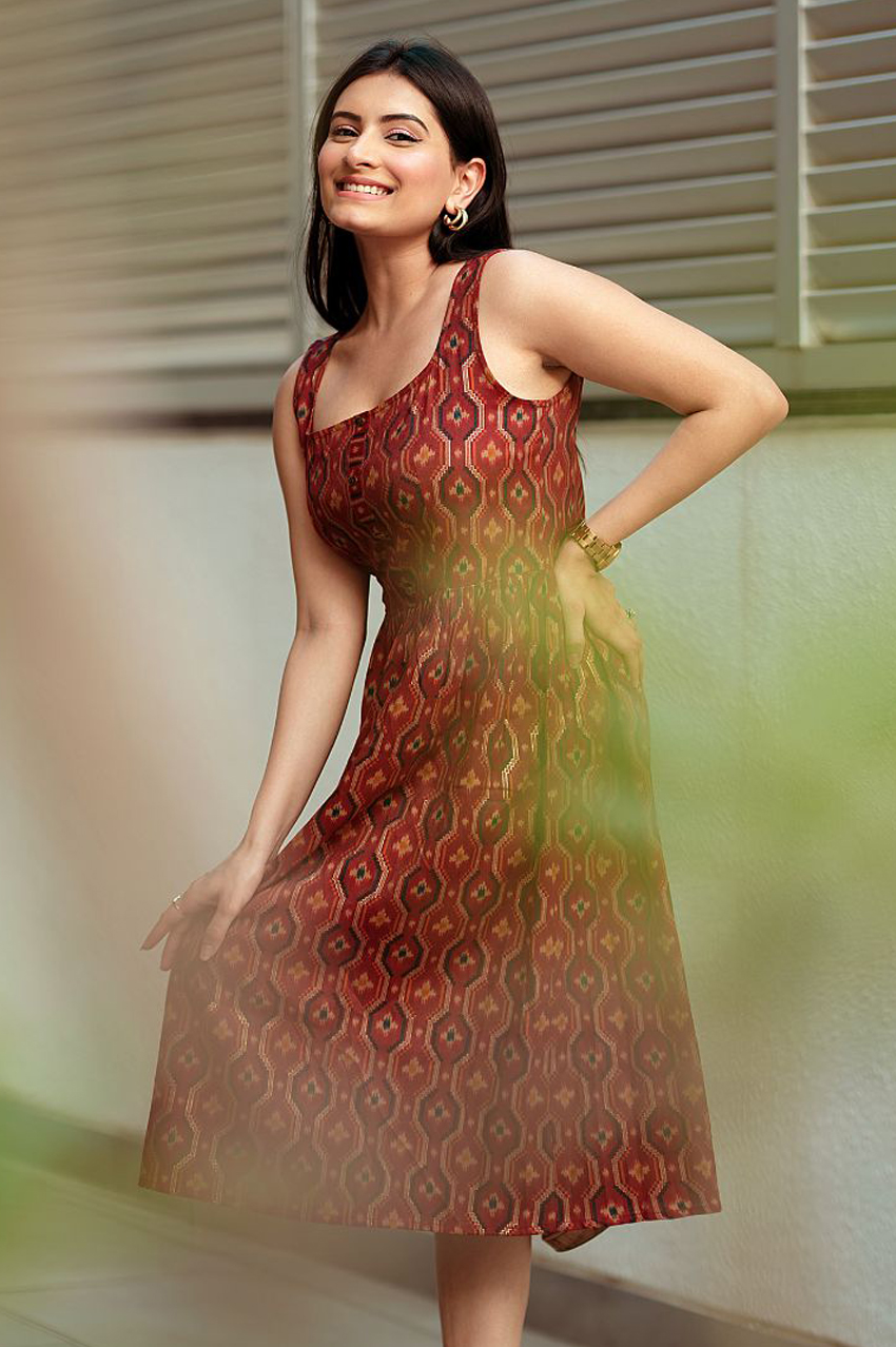 soft-brown-foil-print-midi-dress-influencers-style