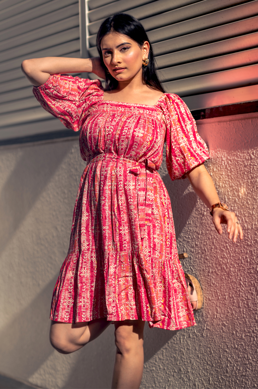 luxurious-foil-print-midi-dress-influencers-style