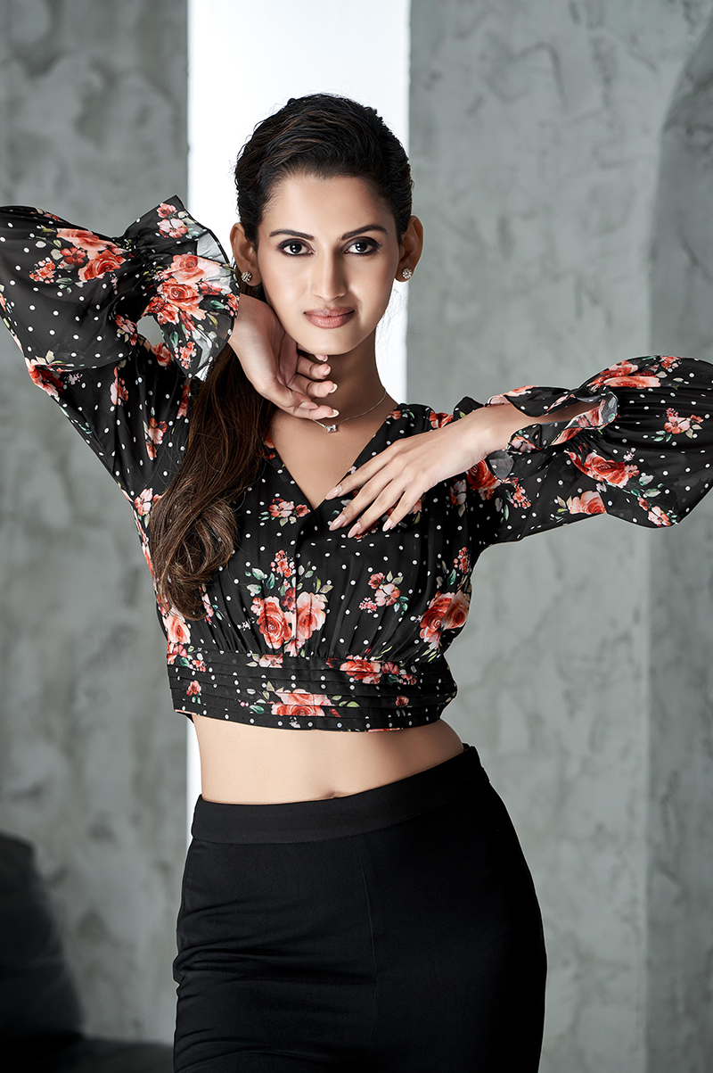 black-casual-regular-fit-floral-printed-top