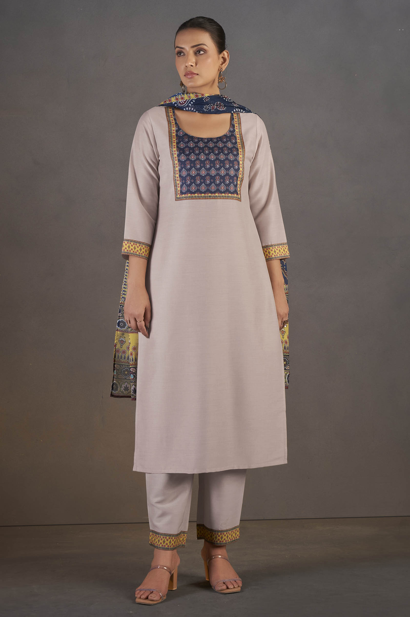 cream-chinnon-floral-printed-kurta-set-for-women