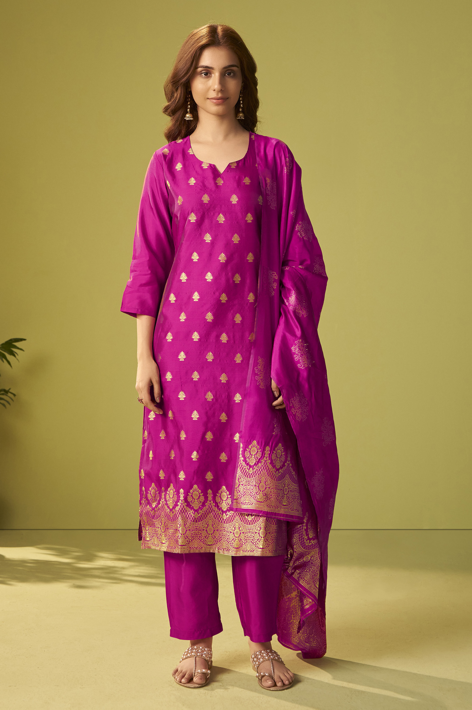 dark-pink-silk-blend-jacquard-zari-work-kurta-set-with-dupatta-for-women