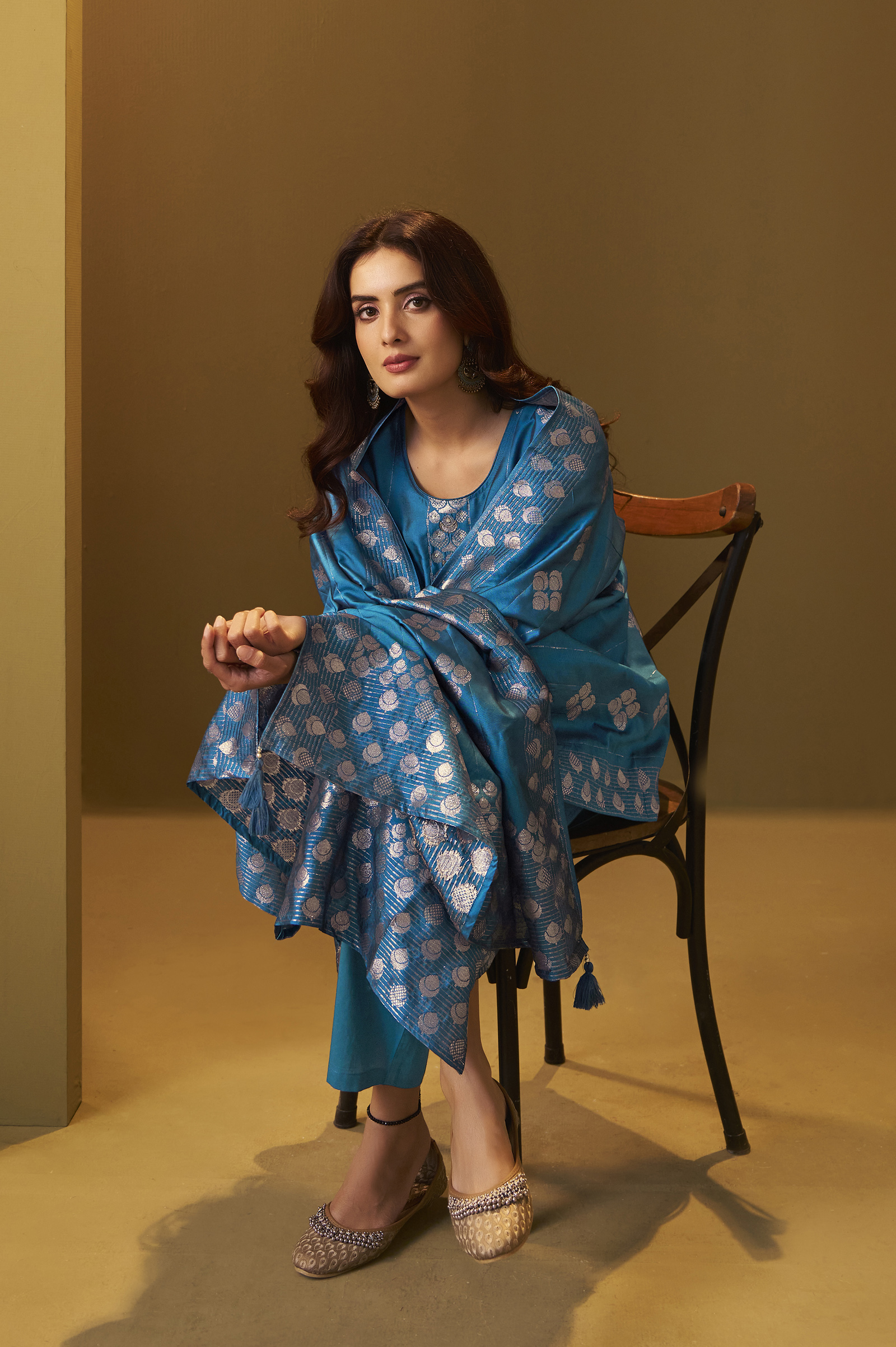 womens-turquoise-blue-jacquard-art-silk-straight-kurta-set-with-cotton-bottom-silk-blend-dupatta-8