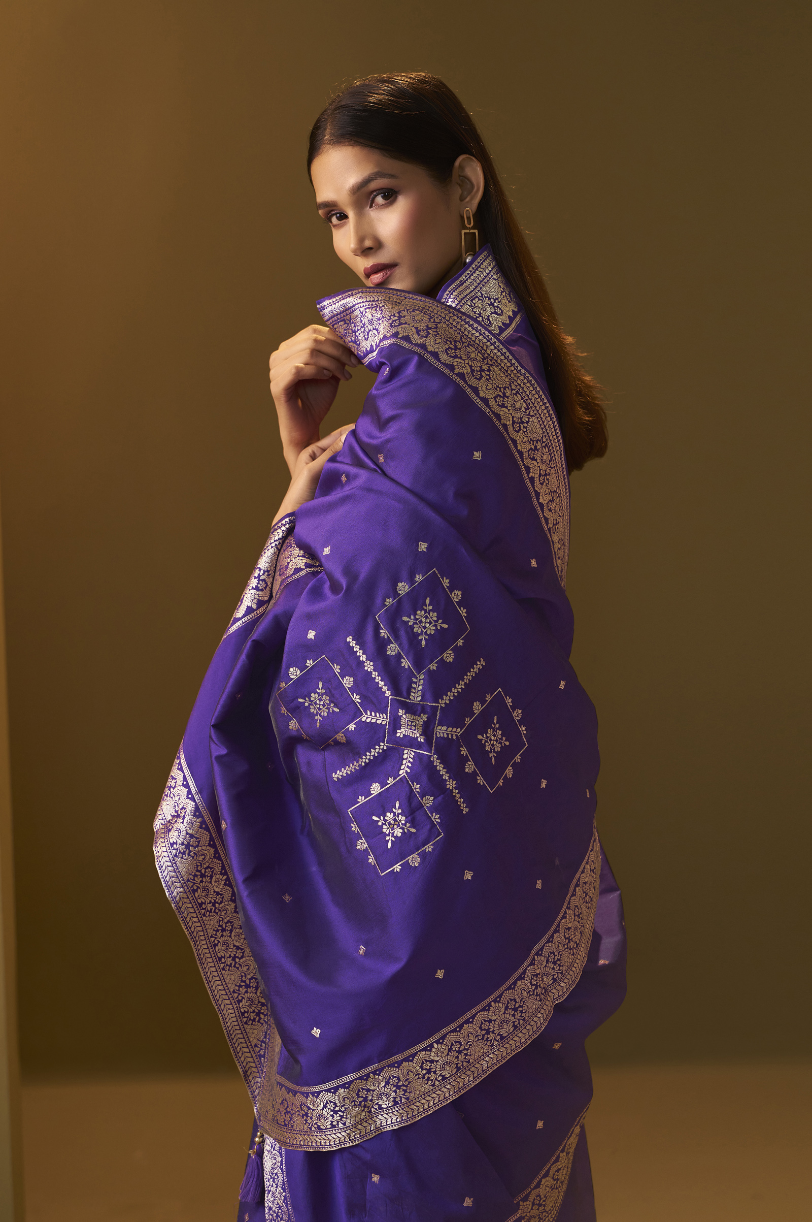 womens-navy-blue-jacquard-art-silk-straight-kurta-set-with-cotton-bottom-silk-blend-dupatta-9