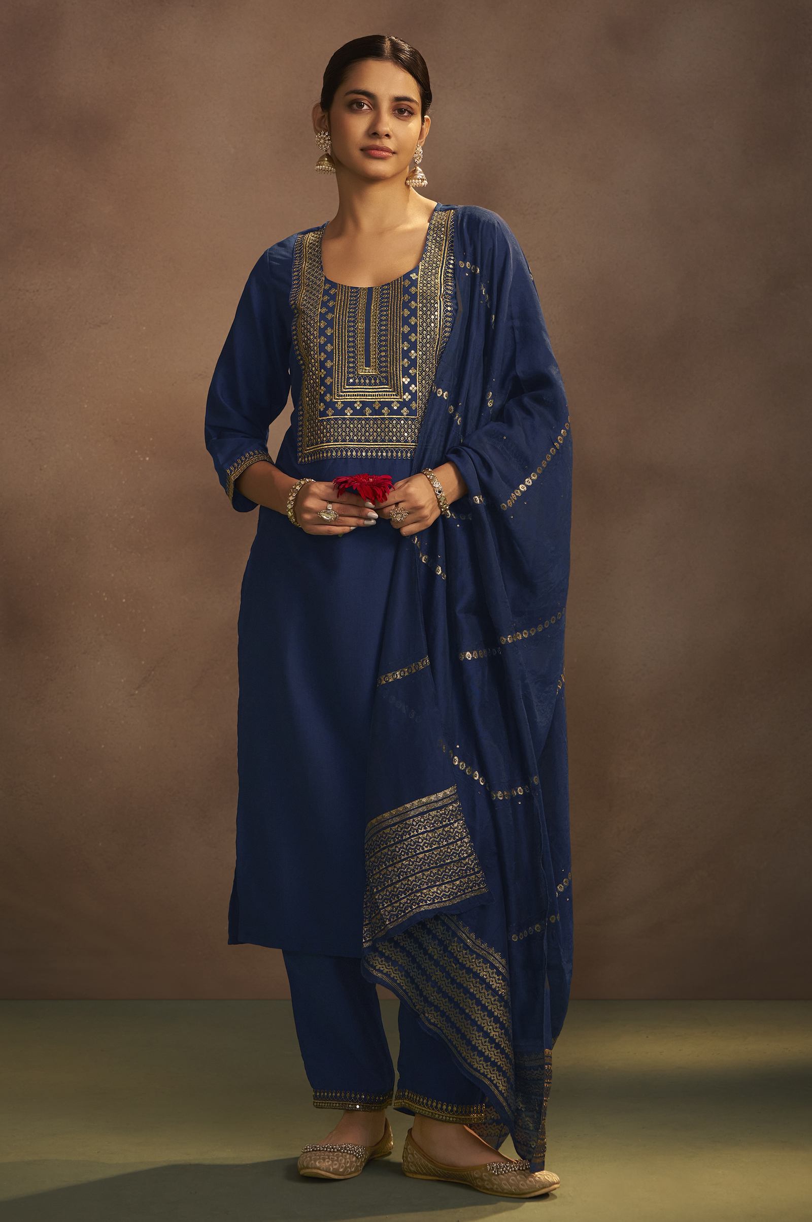 bottle-navy-blue-chinnon-embroidered-kurta-set-with-jacquard-dupatta