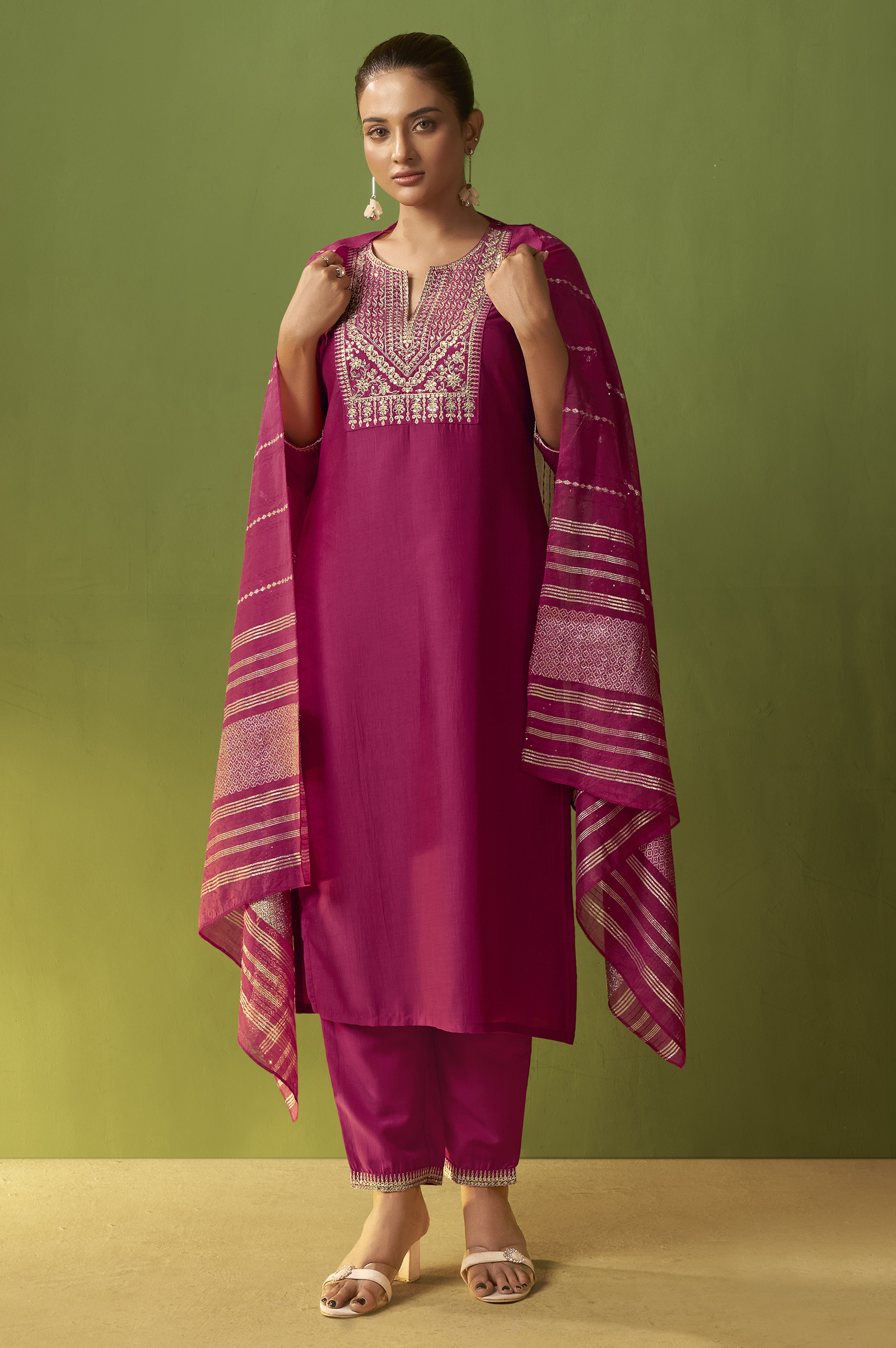 pink-chinon-embroidered-kurta-set-with-jacquard-dupatta