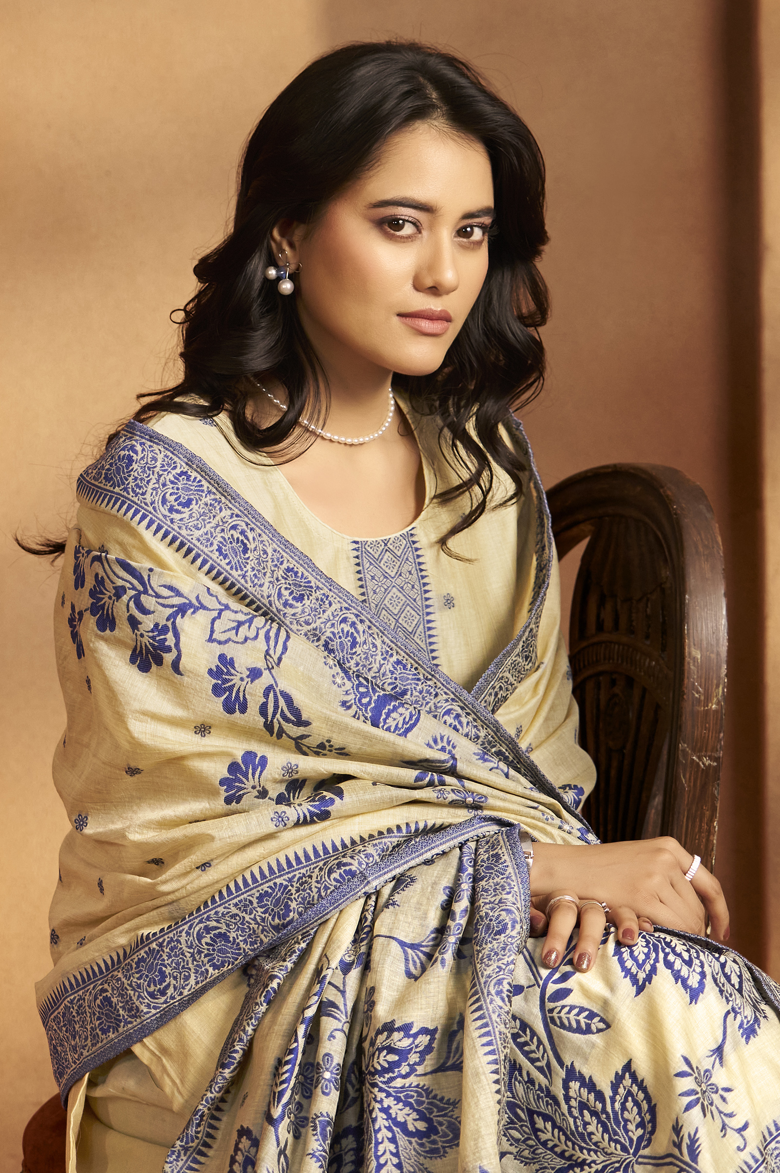 cream-jacquard-art-silk-kurta-set-with-cotton-bottom-silk-jacquard-dupatta