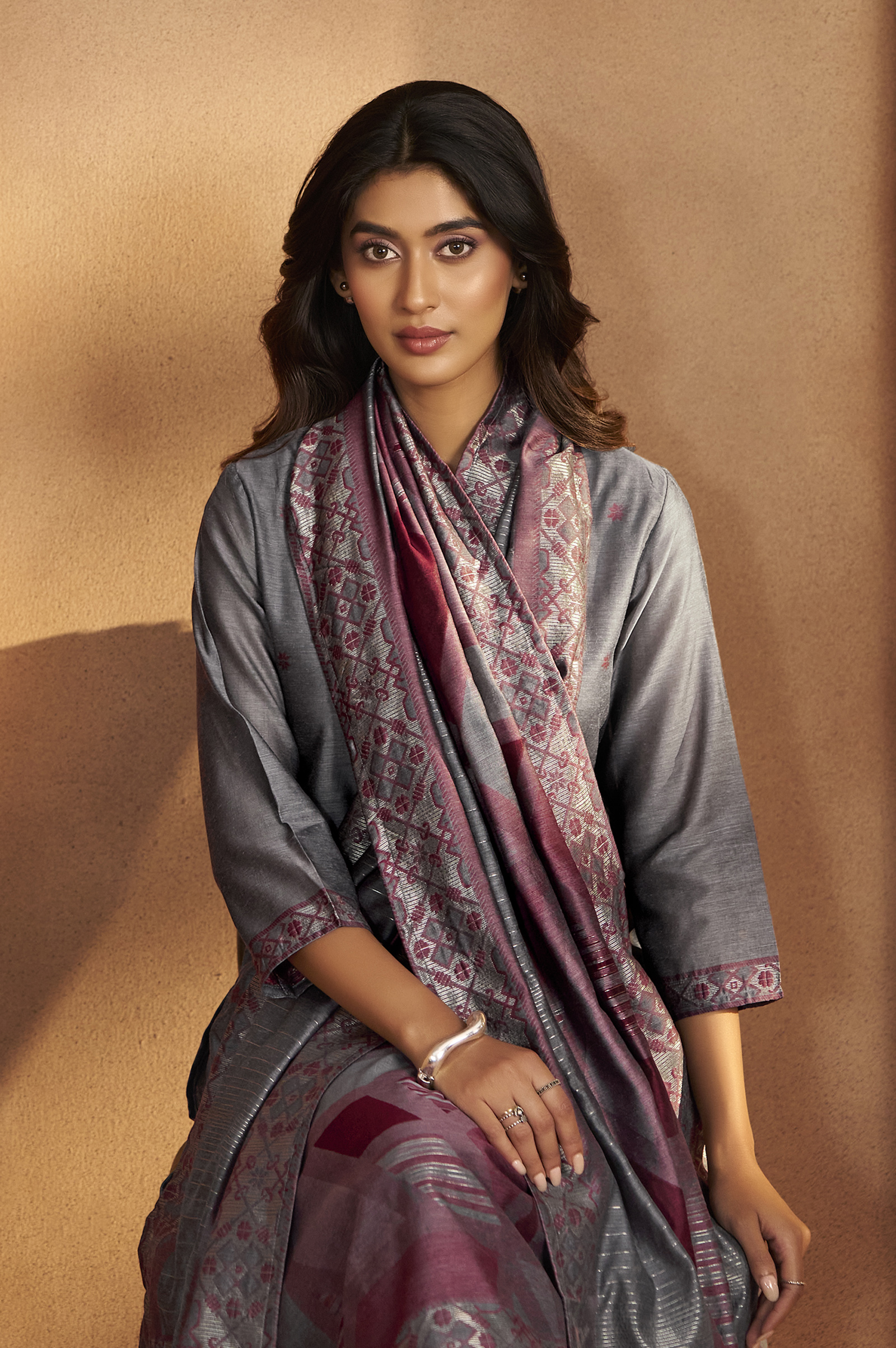 grey-jacquard-art-silk-fla-grey-kurta-set-with-cotton-bottom-silk-blend-dupatta