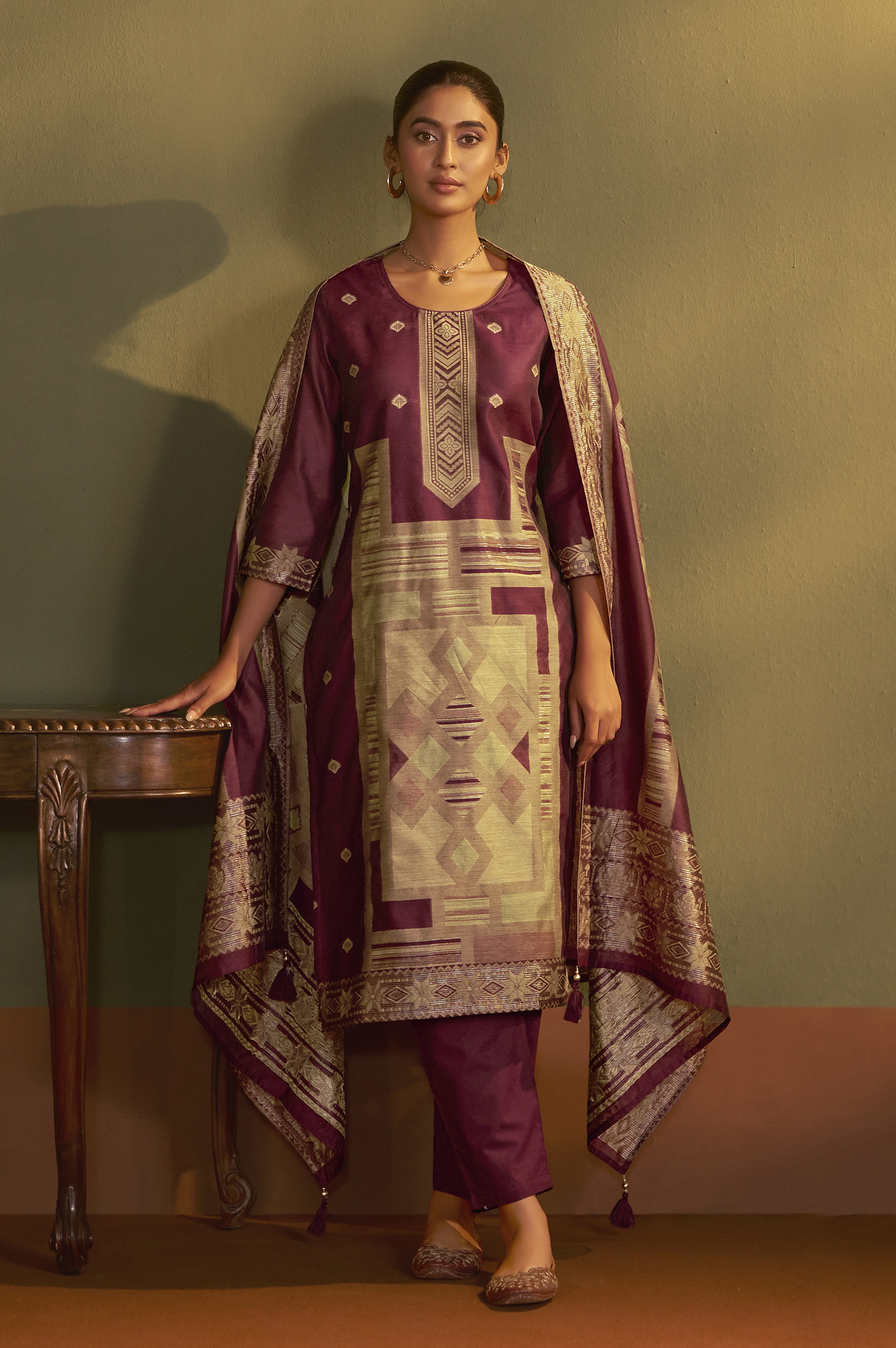 maroon-jacquard-art-silk-kurta-set-with-cotton-bottom-silk-blend-dupatta