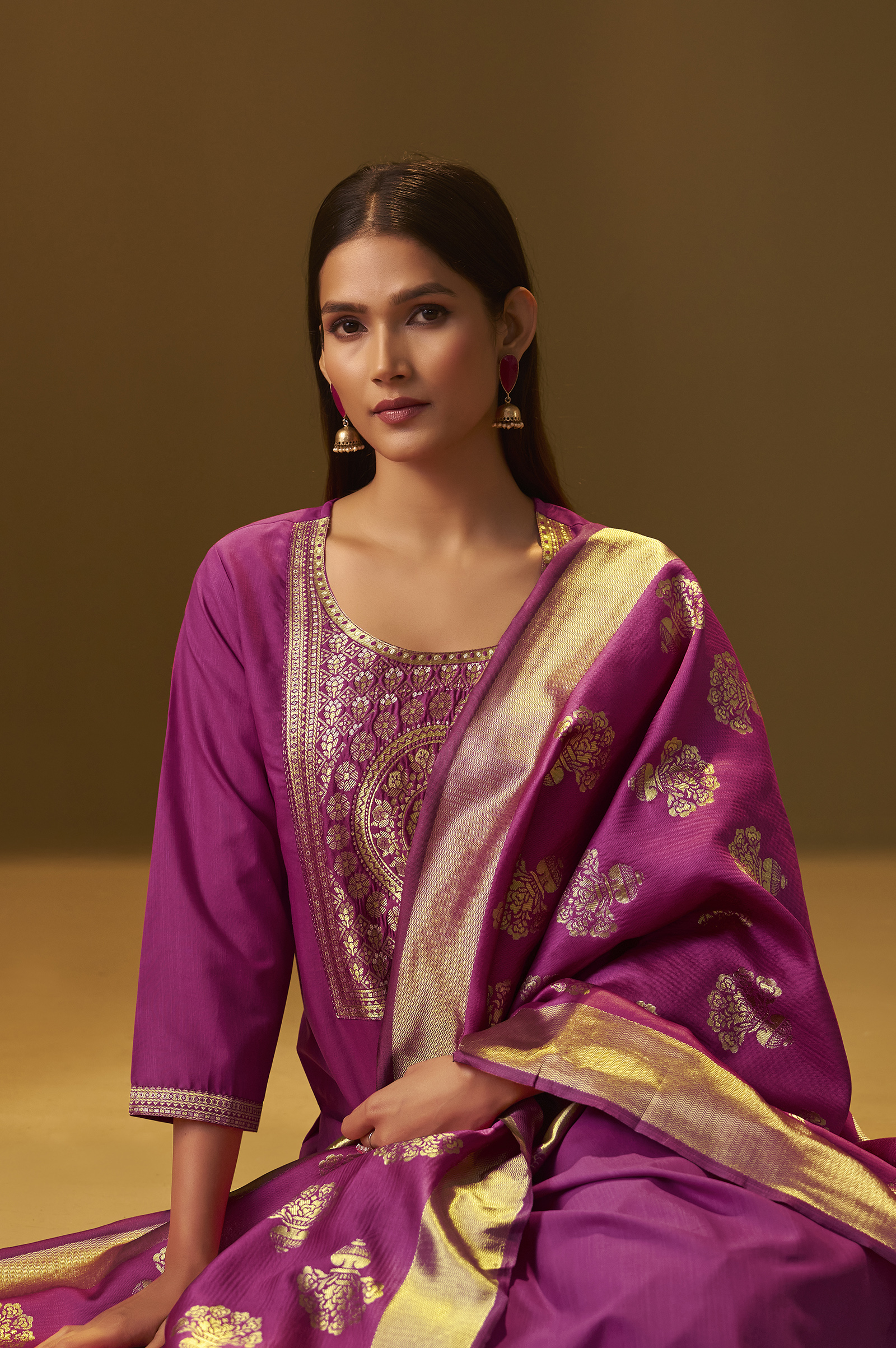 womens-festive-pink-cotton-blend-jacquard-straight-kurta-with-solid-pant-and-silk-jacquard-dupatta-set