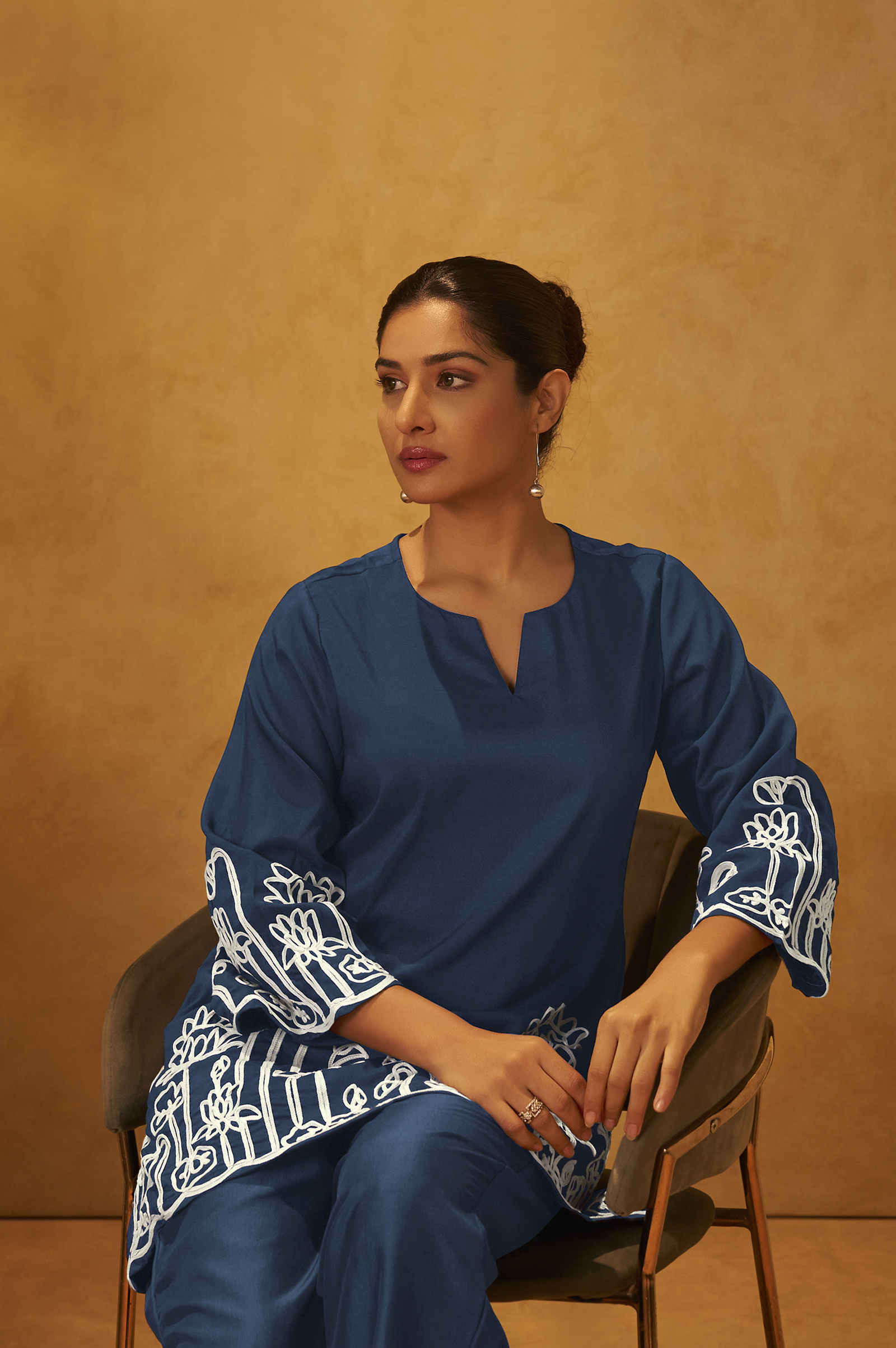 women-navy-blue-embroidered-cotton-blend-straight-kurta-co-ord-set