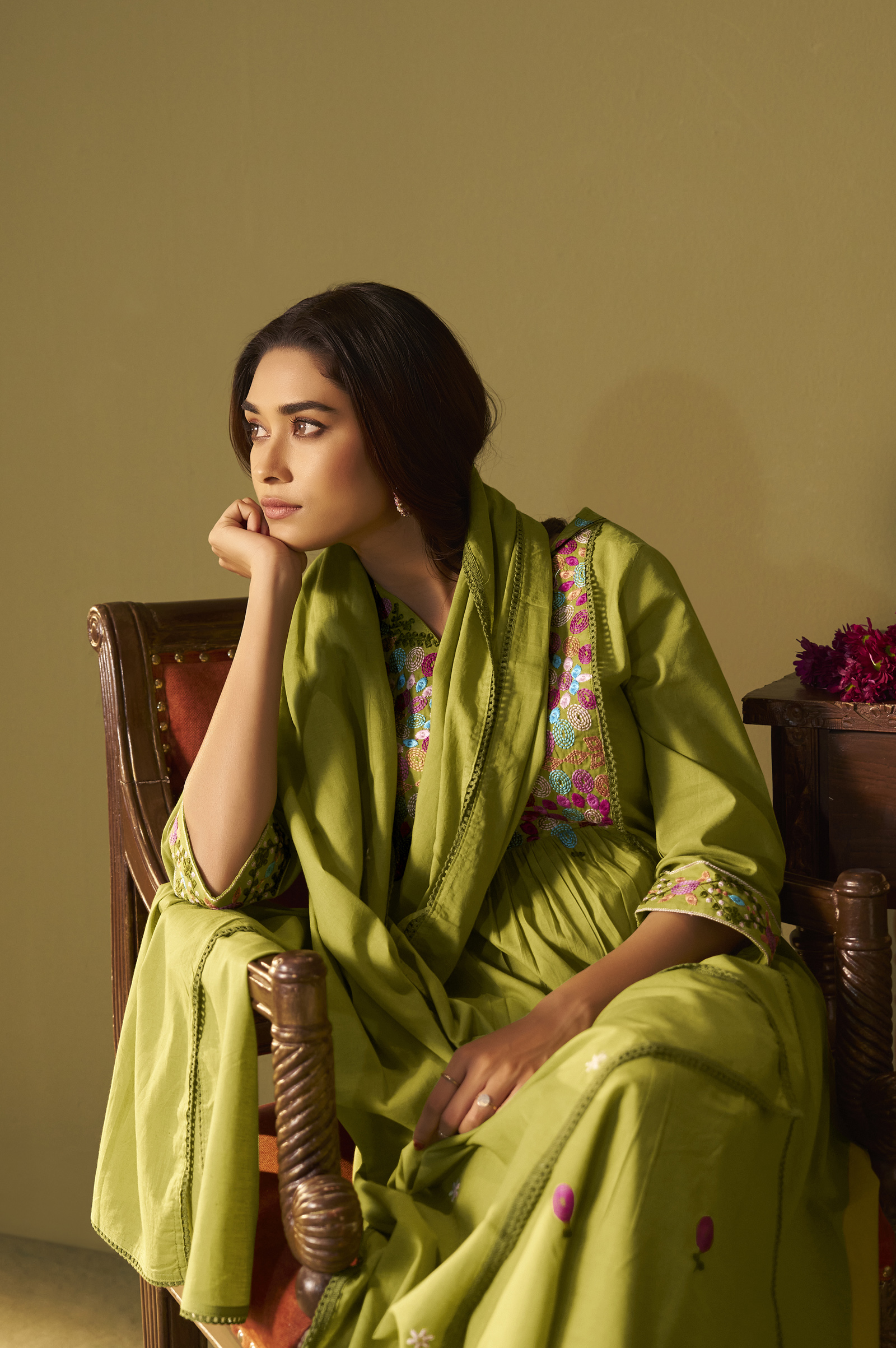 womens-green-pure-cotton-embroidered-kurta-set-with-dupatta